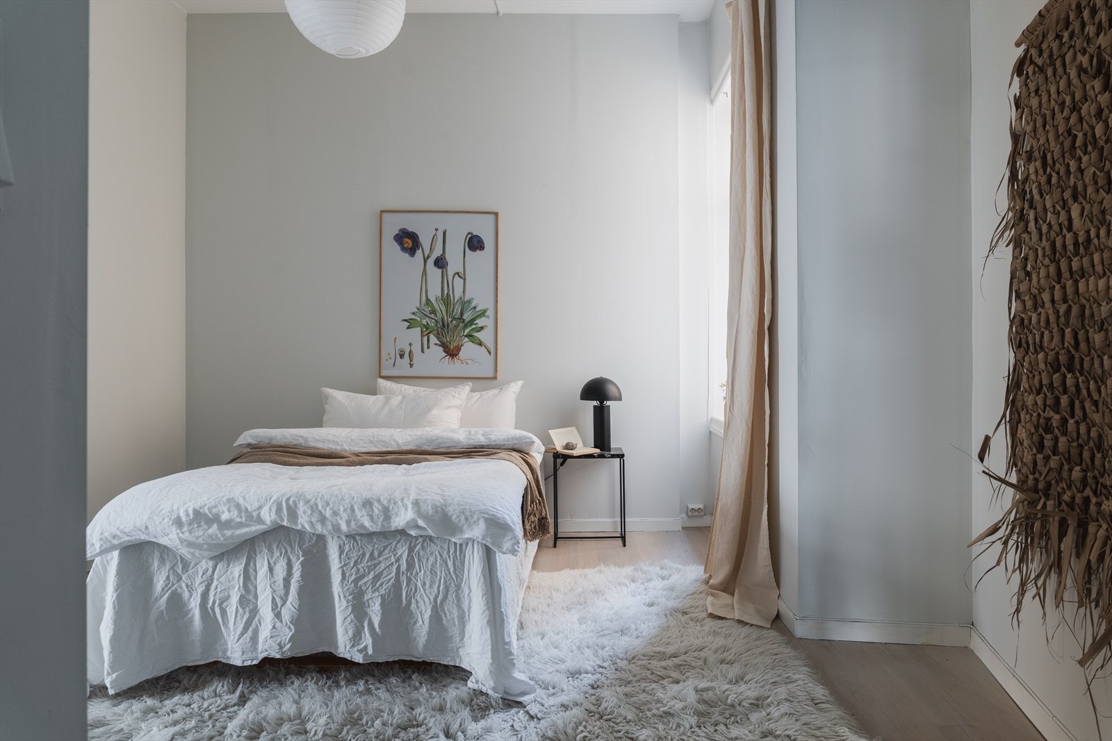 Soverom 2, vendt mot skjermet bakgård Galleribilde