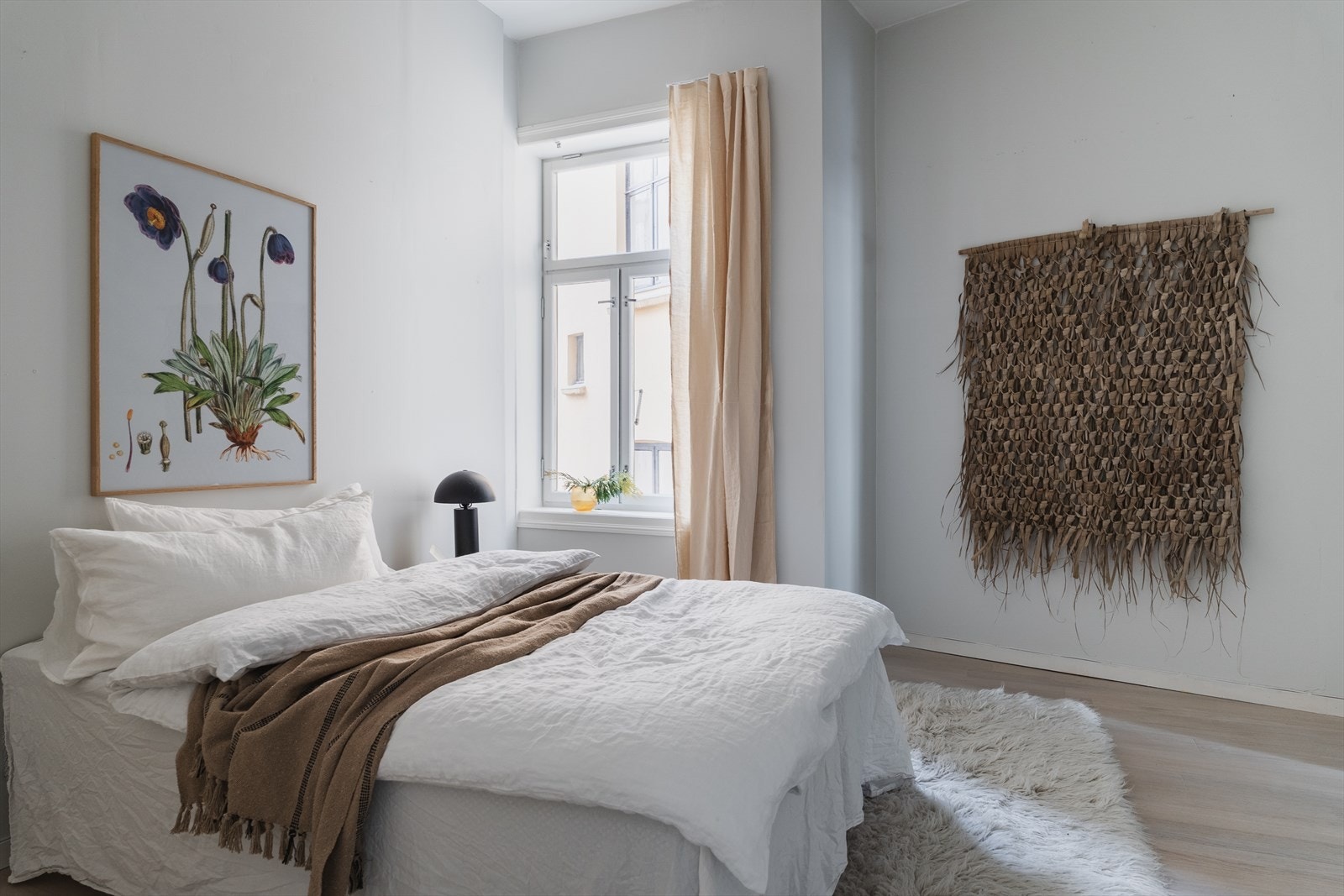 Soverom 2, vendt mot skjermet bakgård Galleribilde