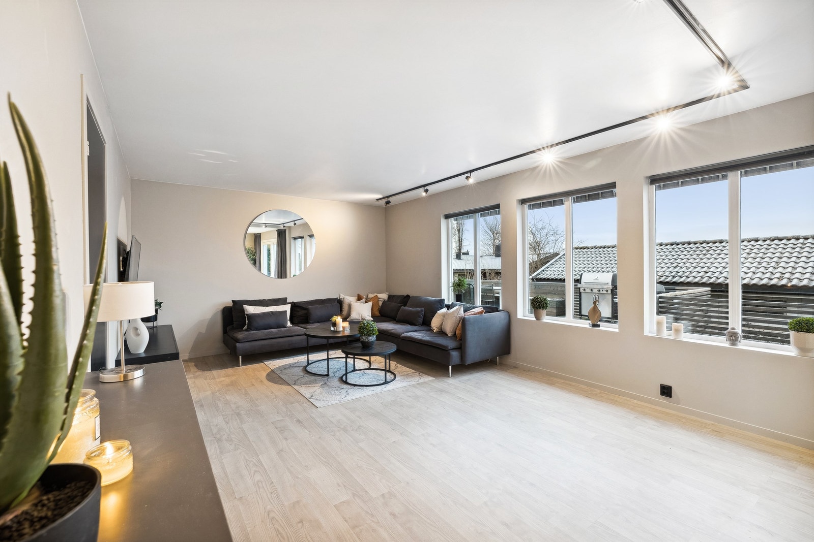 Boligen har en praktisk planløsning med flere gode møbleringsmuligheter. Galleribilde