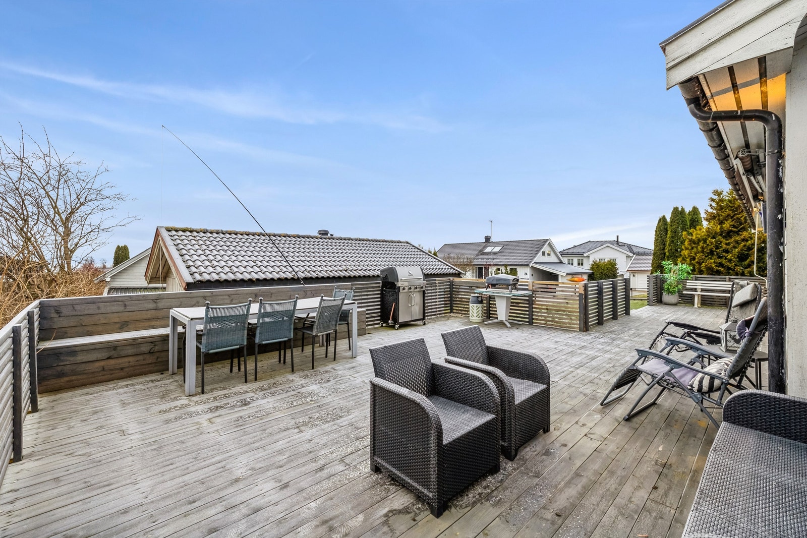 Terrassen har gode solforhold fra formiddag til ettermiddag. Galleribilde