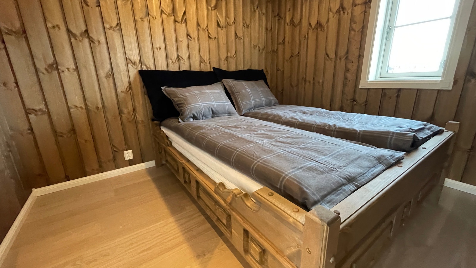 Plass bygget senger kan vi levere. Galleribilde