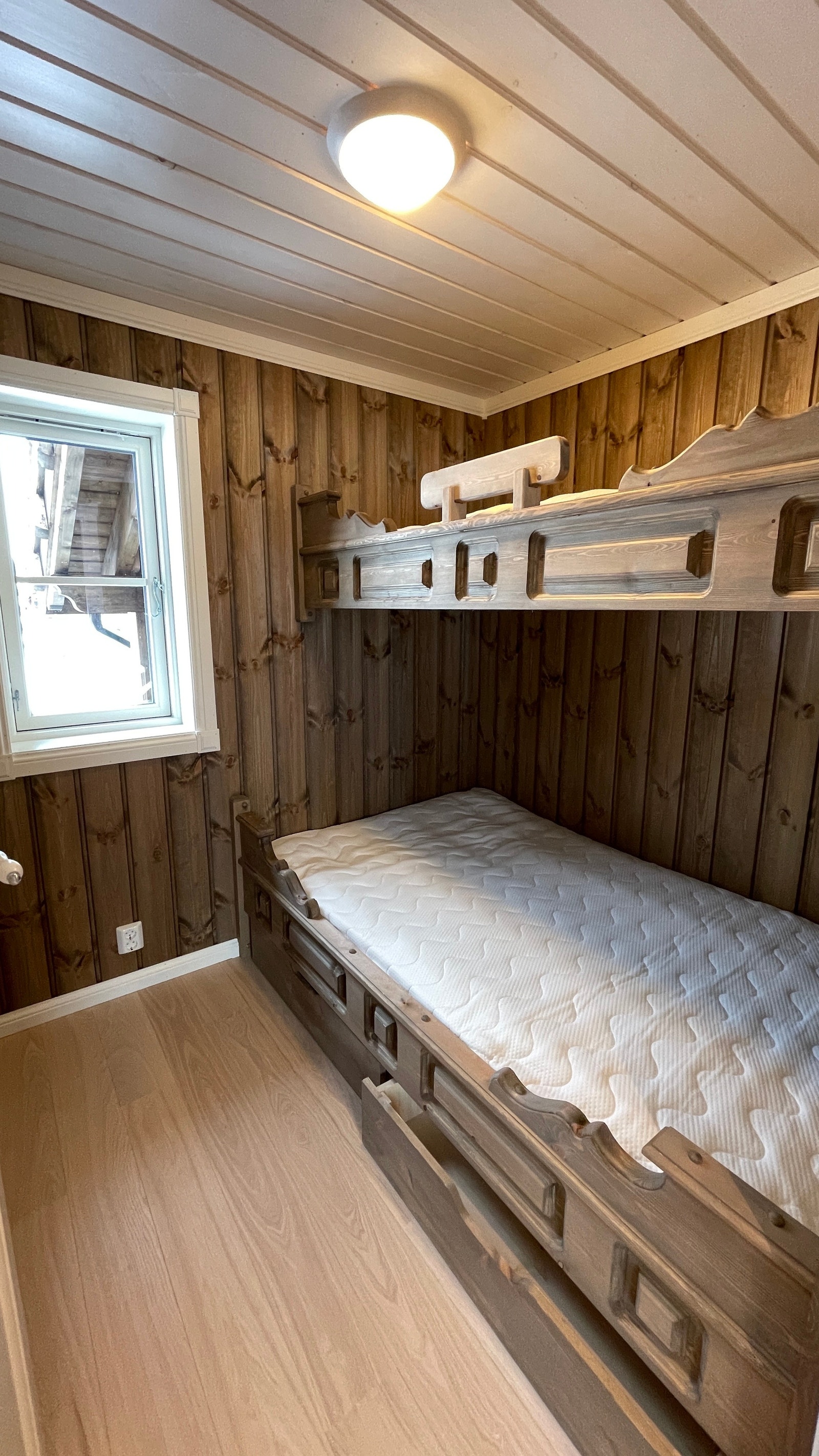 Plass bygget senger kan vi levere. Galleribilde
