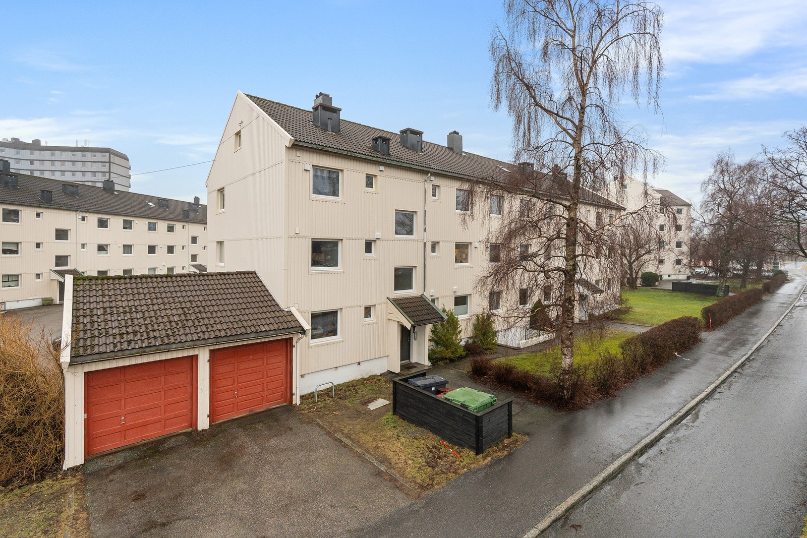 - Borettslaget er veldrevet og det er nylig satt opp flere ladepunkter for el-bil som kan benyttes av beboerne - Galleribilde