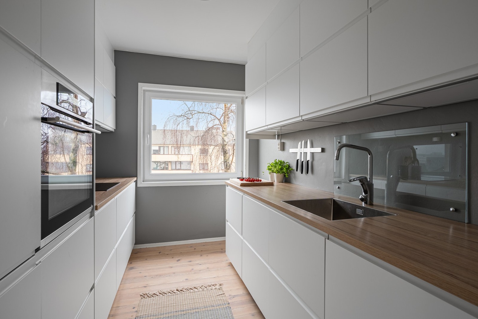 - Lekkert og tidløst kjøkken med innredning fra IKEA - Galleribilde