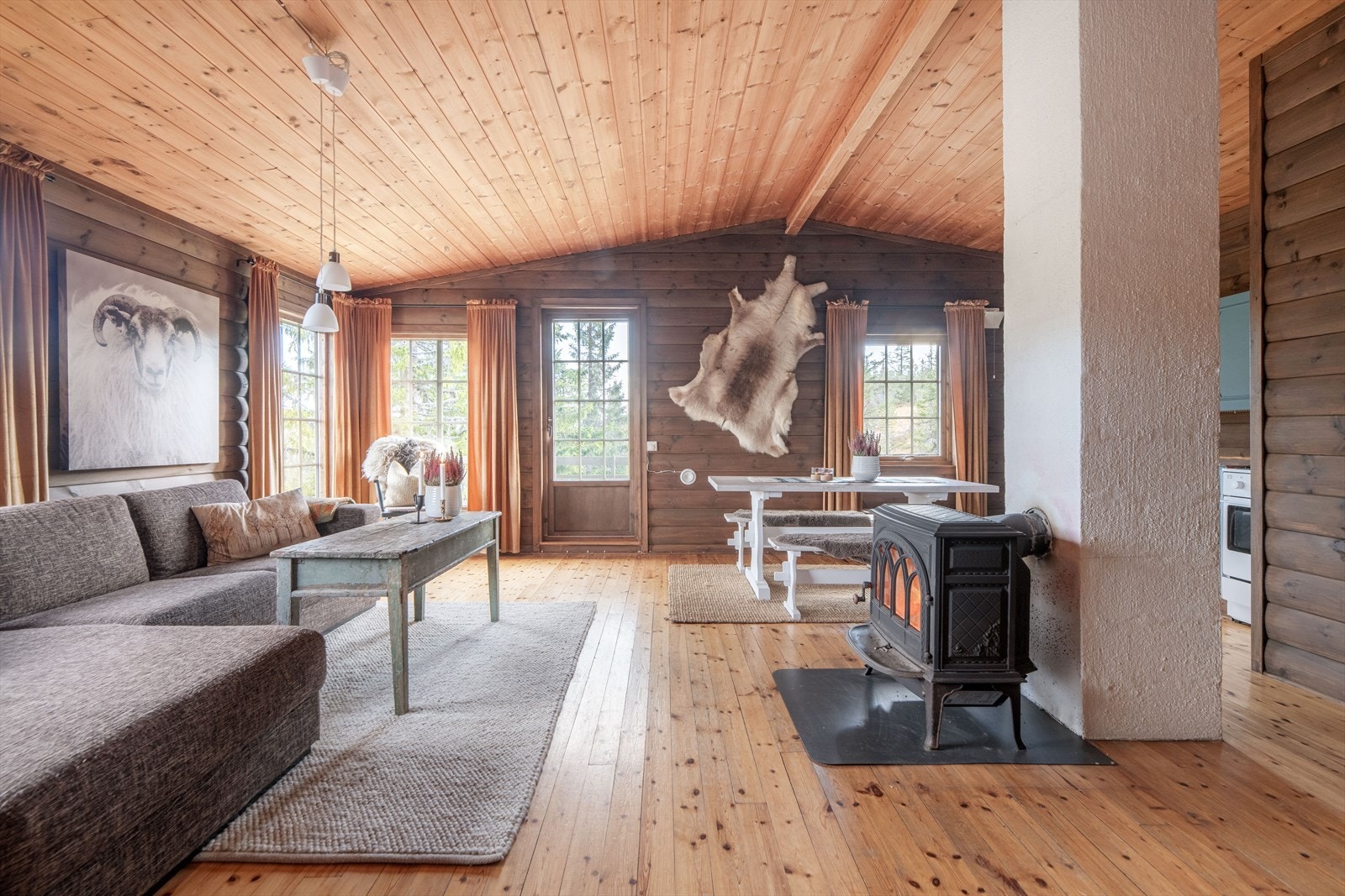 EiendomsMegler1 ved Ann Helén Jamtveit presenterer Borsævegen 1350! Galleribilde