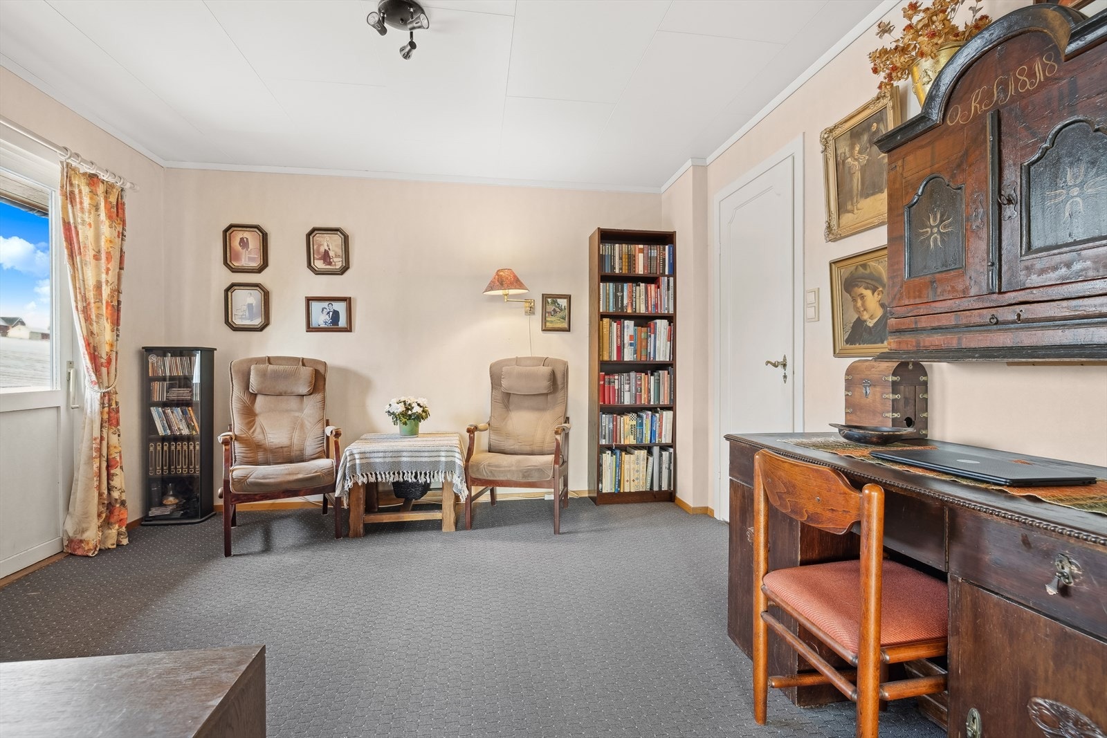 Soverom 3 er i dag omgjort og innredet som tv-stue. Fra dette rommet er det også direkte utgang til terrasse. Galleribilde