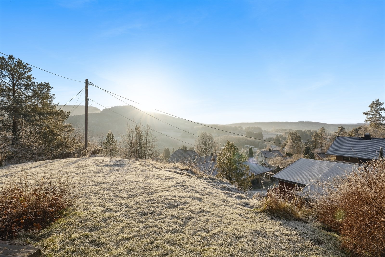 Fantastisk utsikt mot Gjerpensdalen, Hovenga, Vallermyrene og omkringliggende områder. Galleribilde