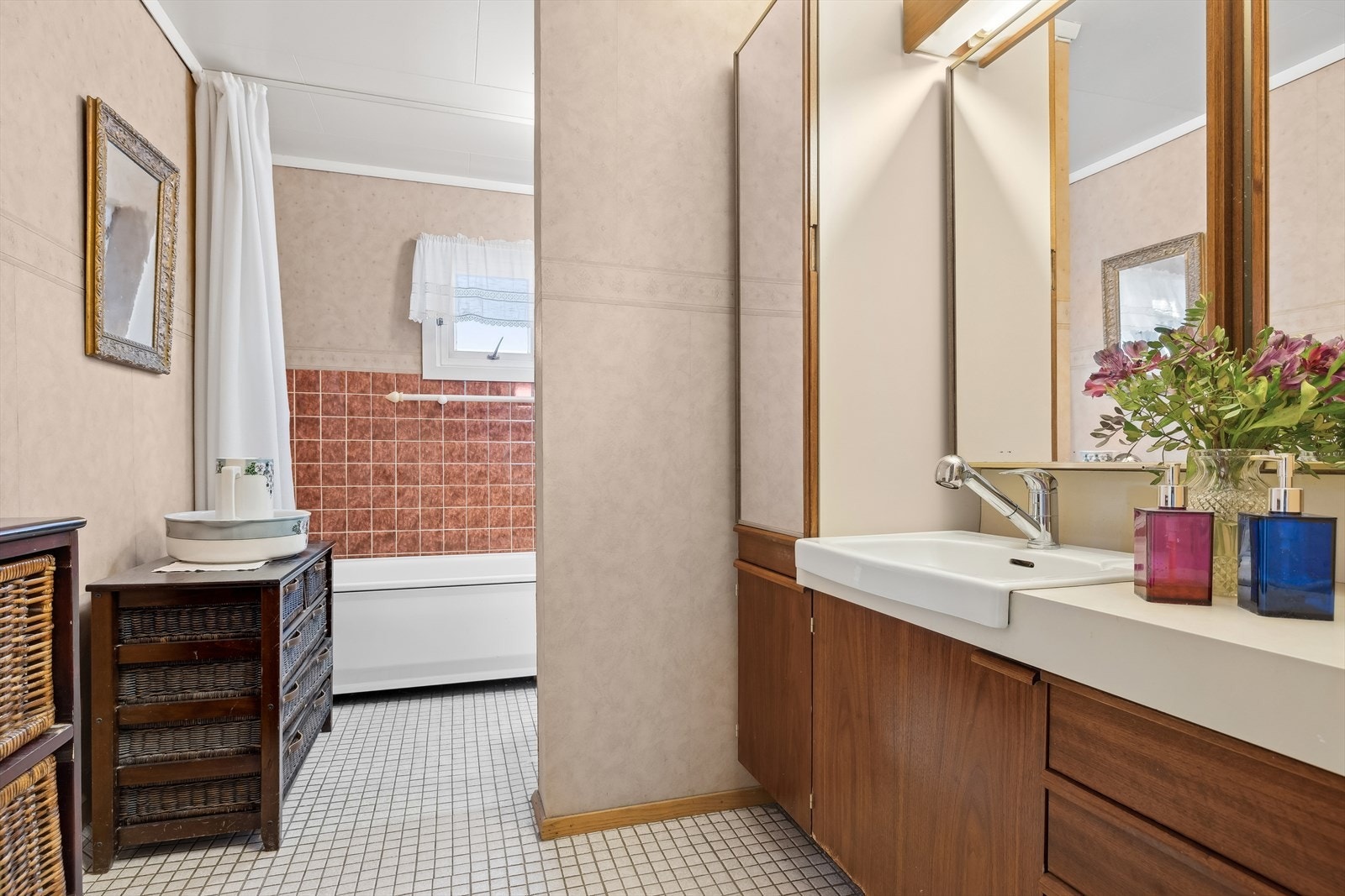 Bad/WC i 1. etasje er opprinnelig fra 1972. Galleribilde