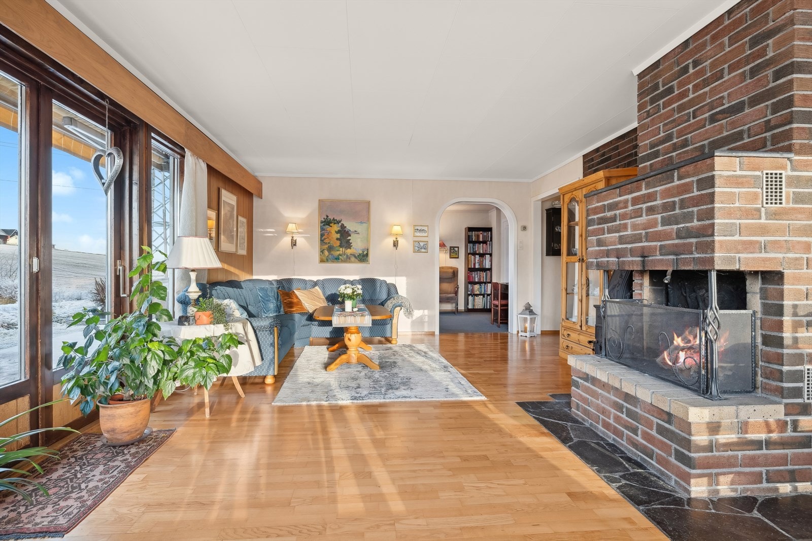 Stue/spisestue i 1. etasje er av fin størrelse. Galleribilde