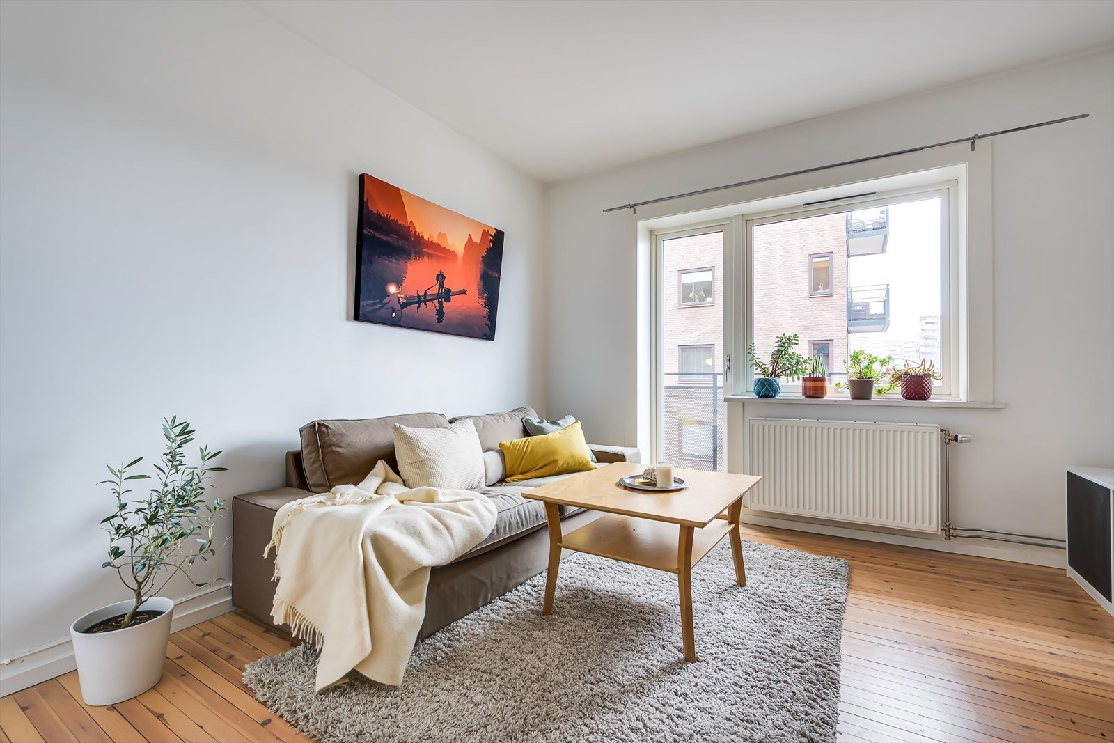 I felleskostnadene er varmtvann, oppvarming, tv og bredbånd er inkludert. Galleribilde