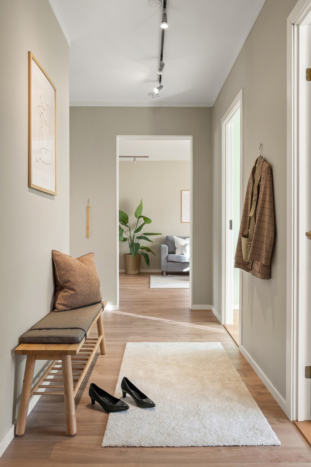 Fra gangen inn til stuen. Galleribilde