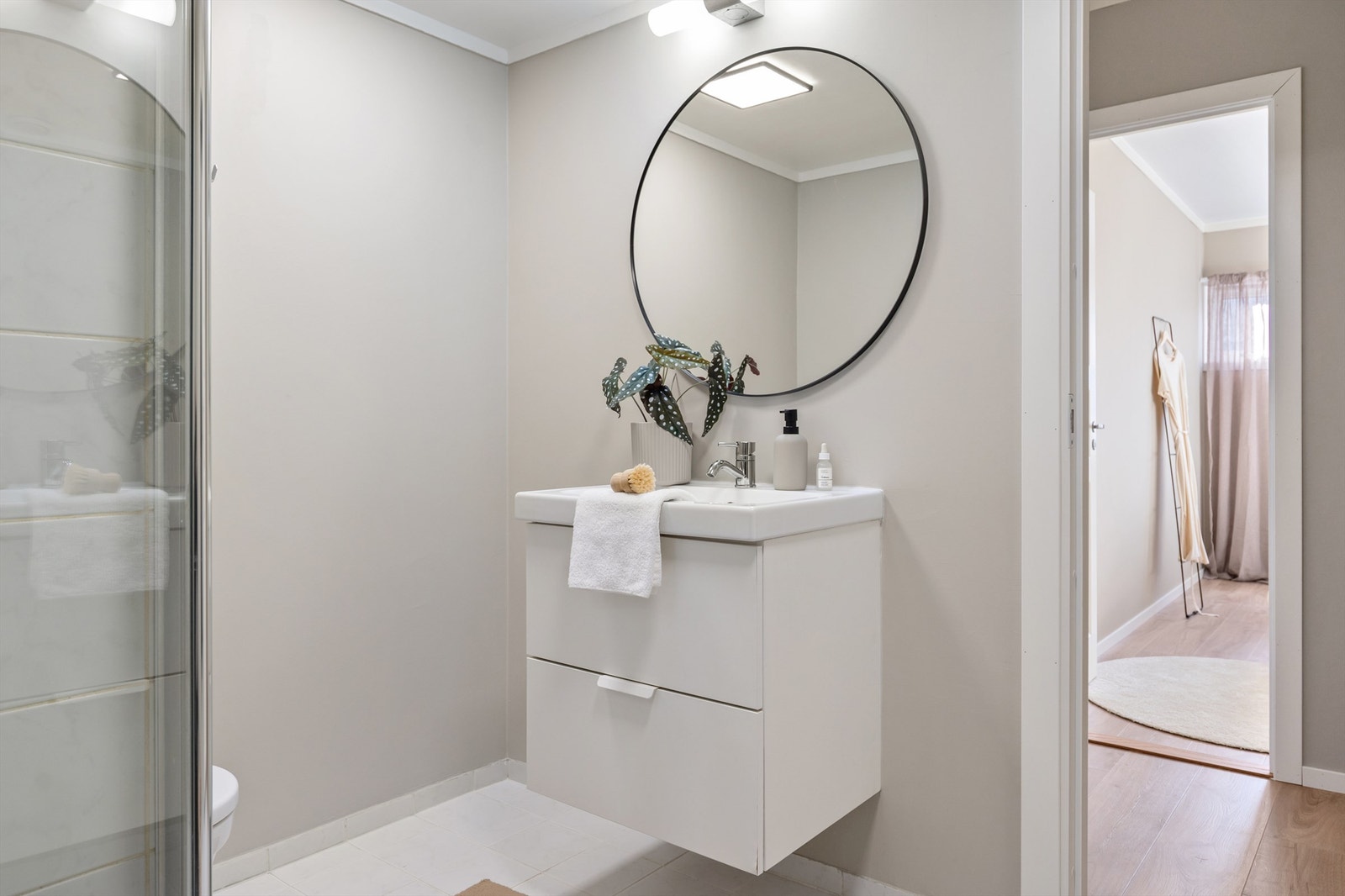 Elektriske varmekabler på badet. Galleribilde