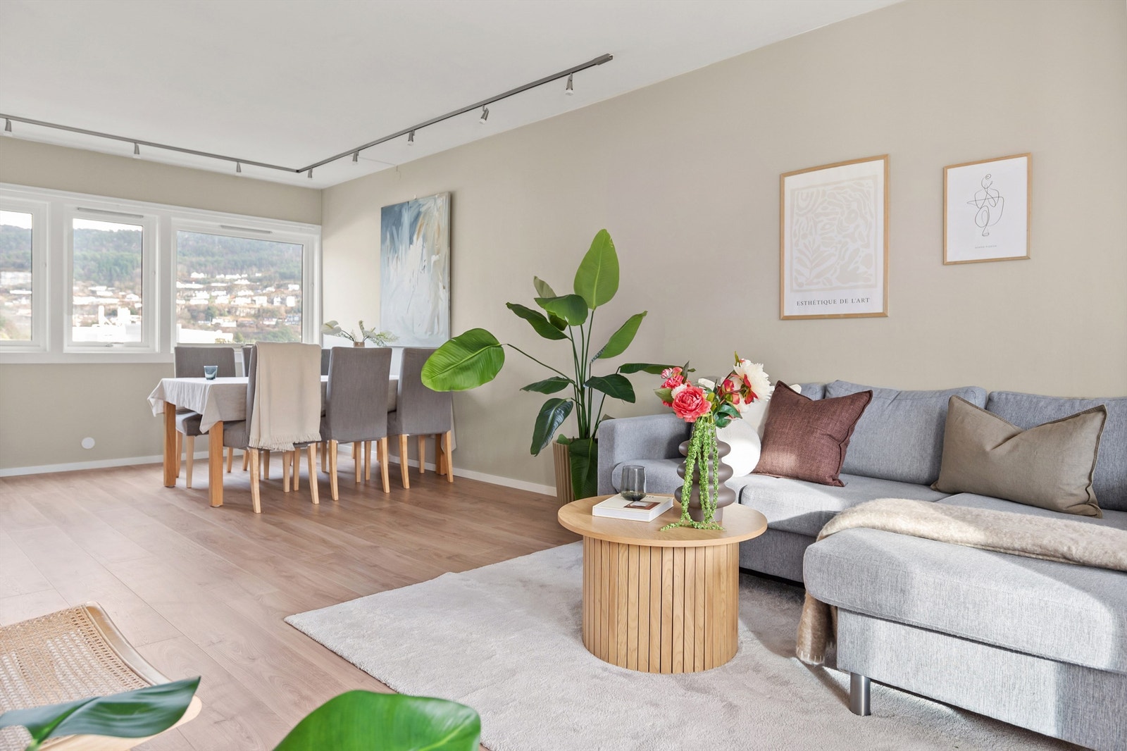 Her er det også plass til en større spisegruppe. Galleribilde