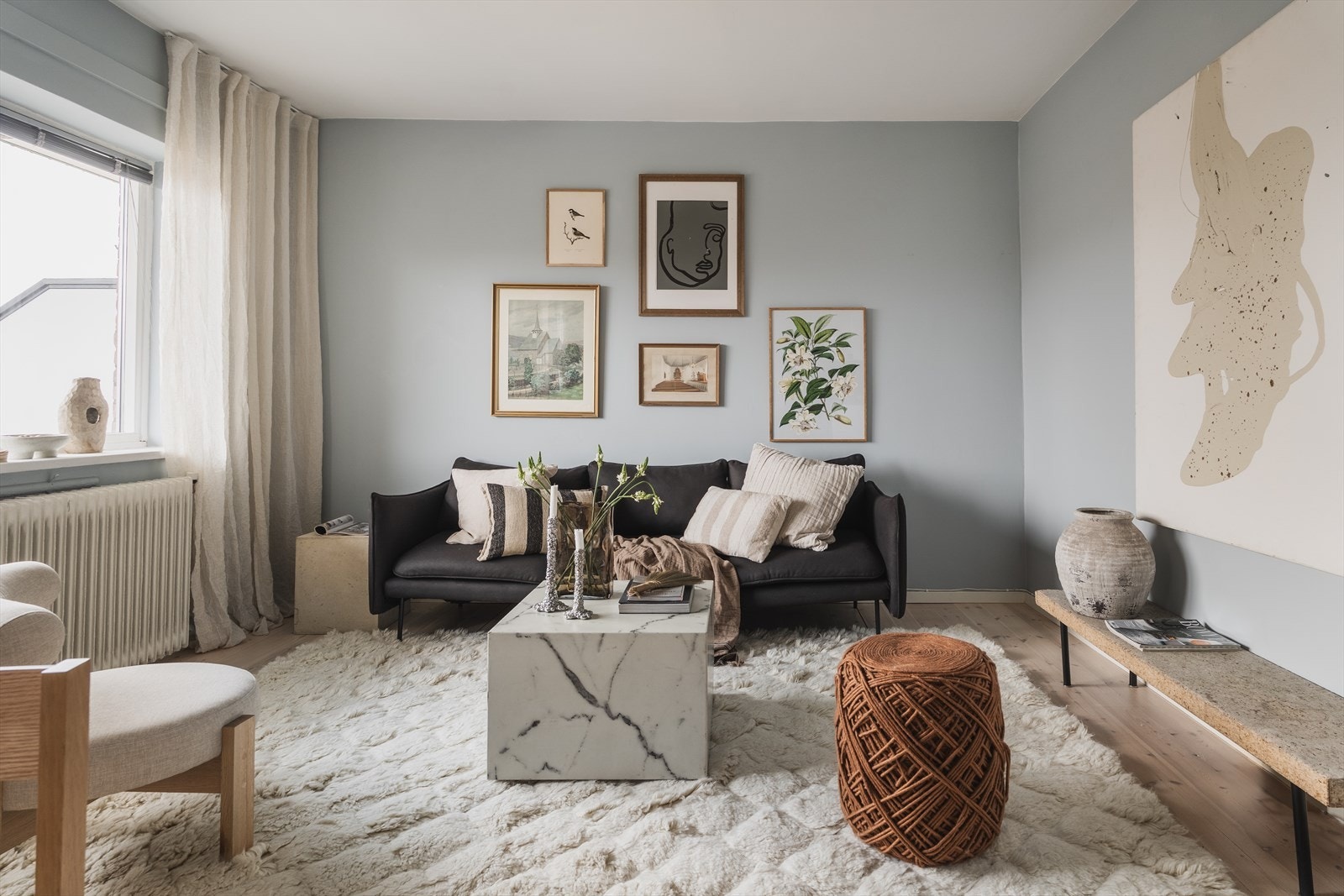 Leiligheten er i byggets 4. etasje og preges av god standard på innredning og overflater Galleribilde