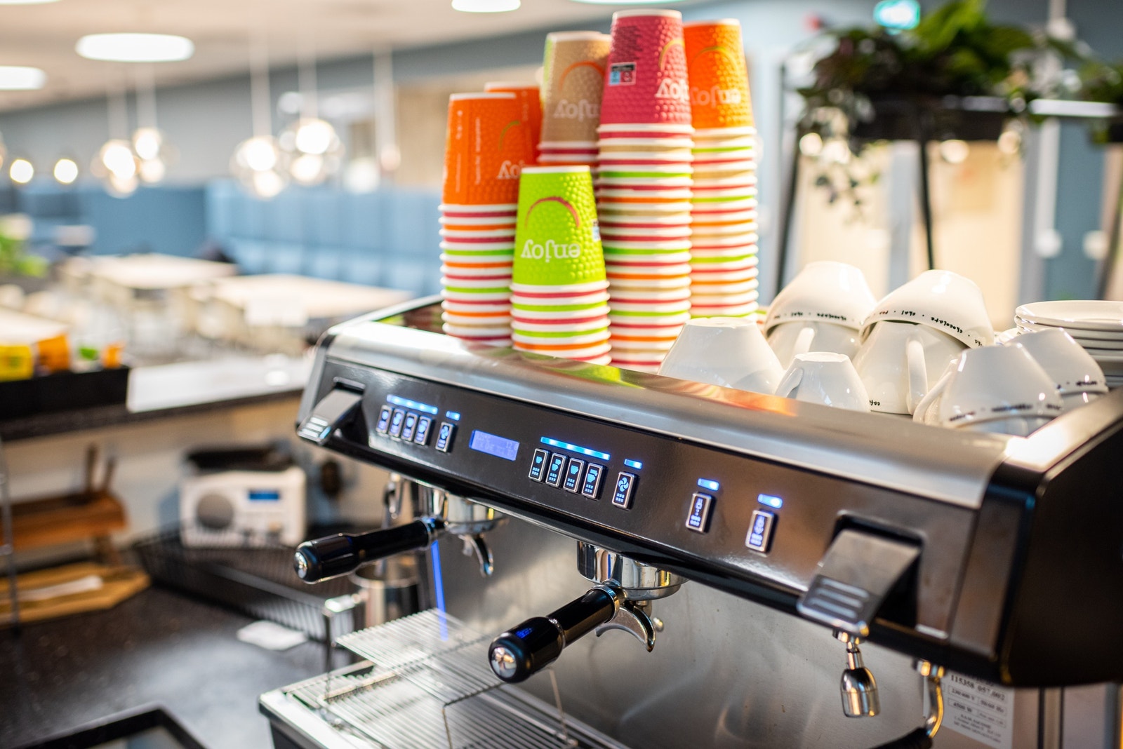 Kaffebar og personalrestaurant i nabobygget Østensjøveien 32 som kan benyttes av leietakere i Østensjøveien 18. Galleribilde