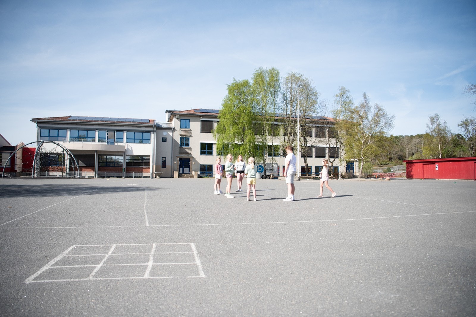 Populære Store Bergang barneskole rett ved Galleribilde