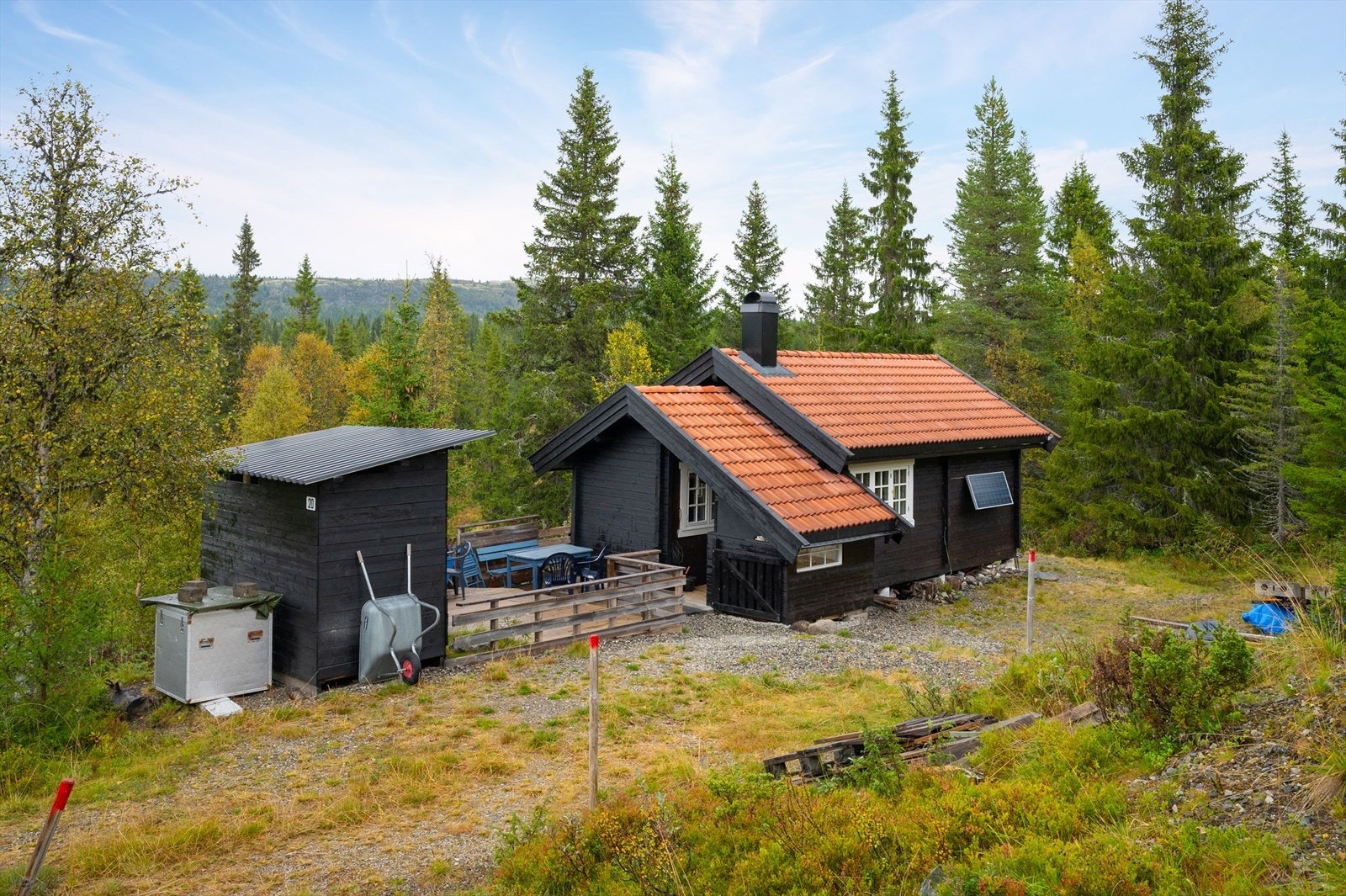 En hyggelig fritidseiendom med fin beliggenhet i Ressvegen. Det er montert solcelleanlegg på hytta. Galleribilde