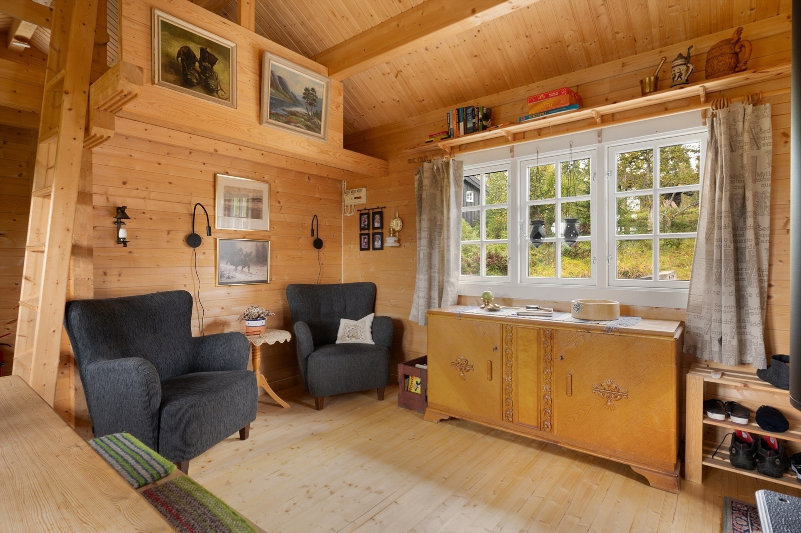 Det er også plass til møblering i tillegg til spisegruppa her. Galleribilde
