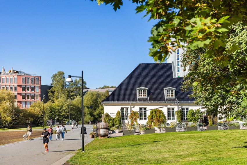 Det er kun 5 minutters spasertur til Nedre Foss gård og Mathallen Galleribilde