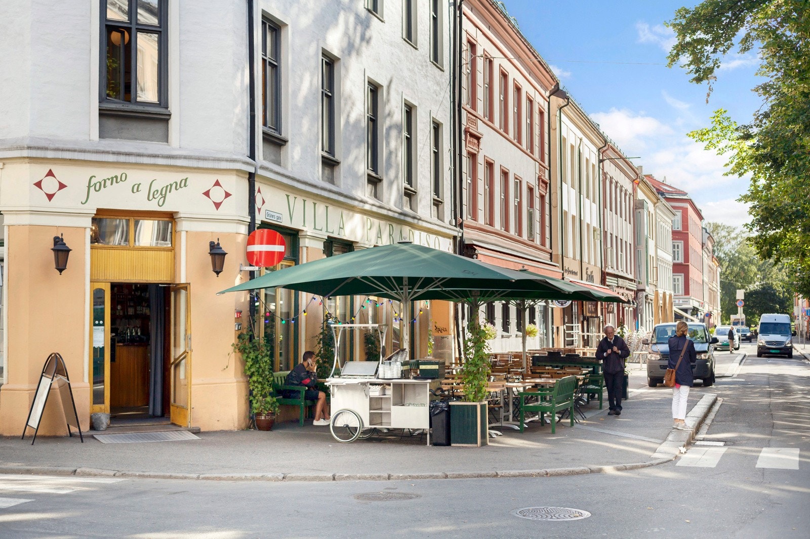Villa Paradisio leverer fremdeles den beste pizza på løkka og har en hyggelig uteservering Galleribilde