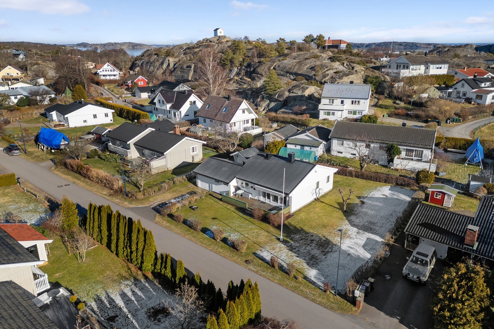 Putten 14 er en lettstelt enebolig med alt på en flate, i rolige og idylliske omgivelser på Hvasser. Galleribilde