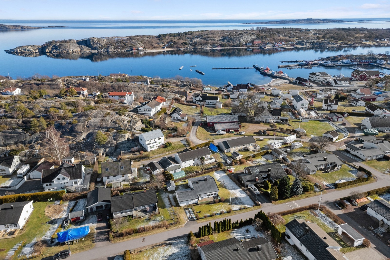 Eiendommen ligger i landlige og naturskjønne omgivelser ca. 7,5 km fra Tjøme sentrum, i Færder kommune Galleribilde
