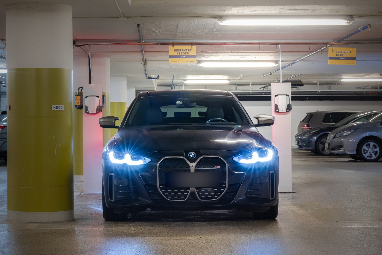 Selger eier en parkeringsplass i Krydderhagen garasjeanlegg merket med nr. E1-51. Kjøper får opsjon på kjøp av plassen for kr. 500 000,-. Galleribilde