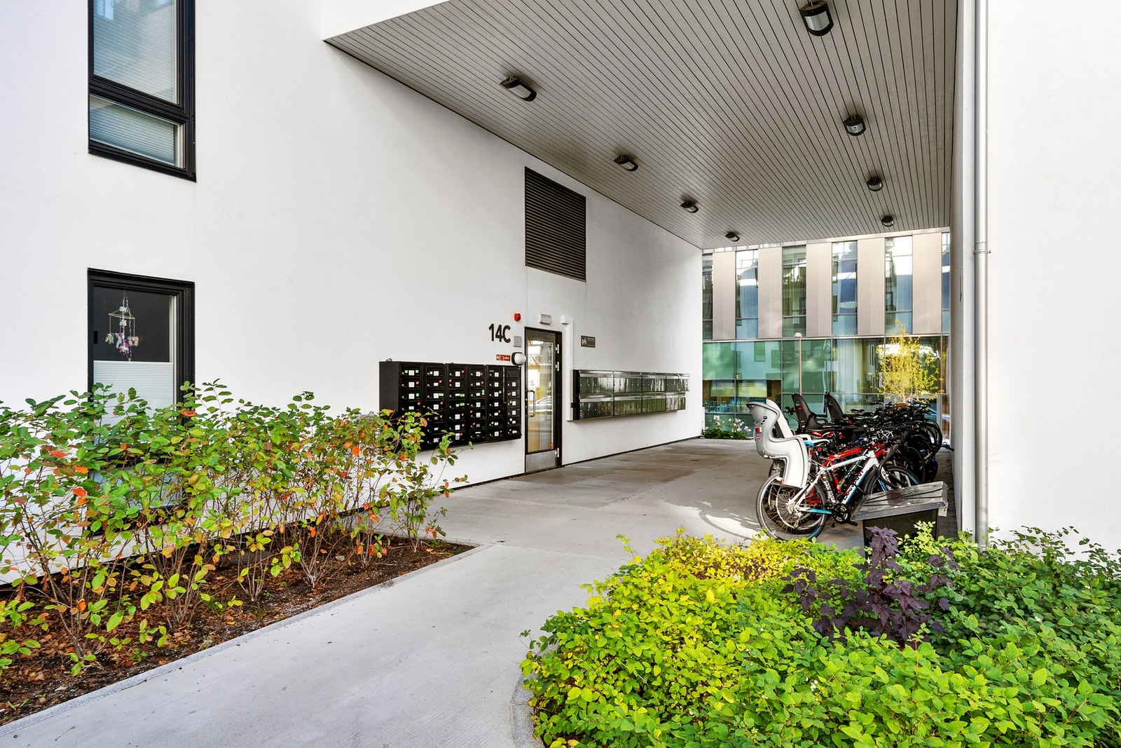 Inngangsparti. Galleribilde