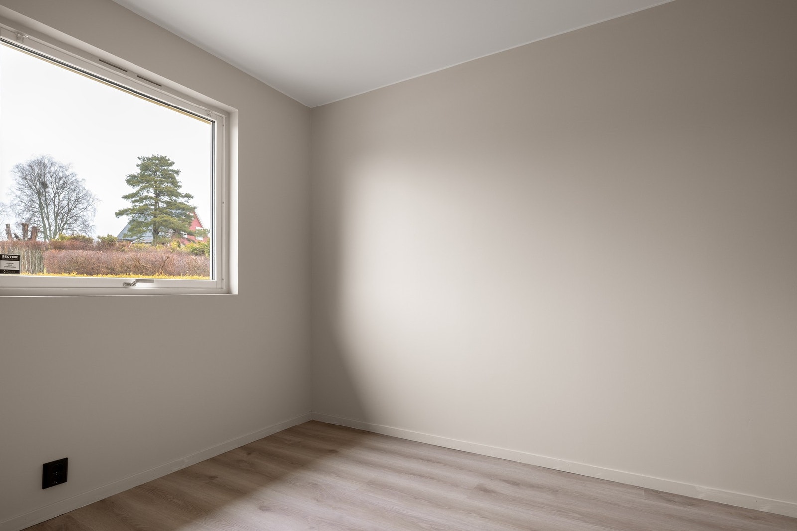 Ekstra soverom som fint kan benyttes både som barnerom eller kontor. Galleribilde