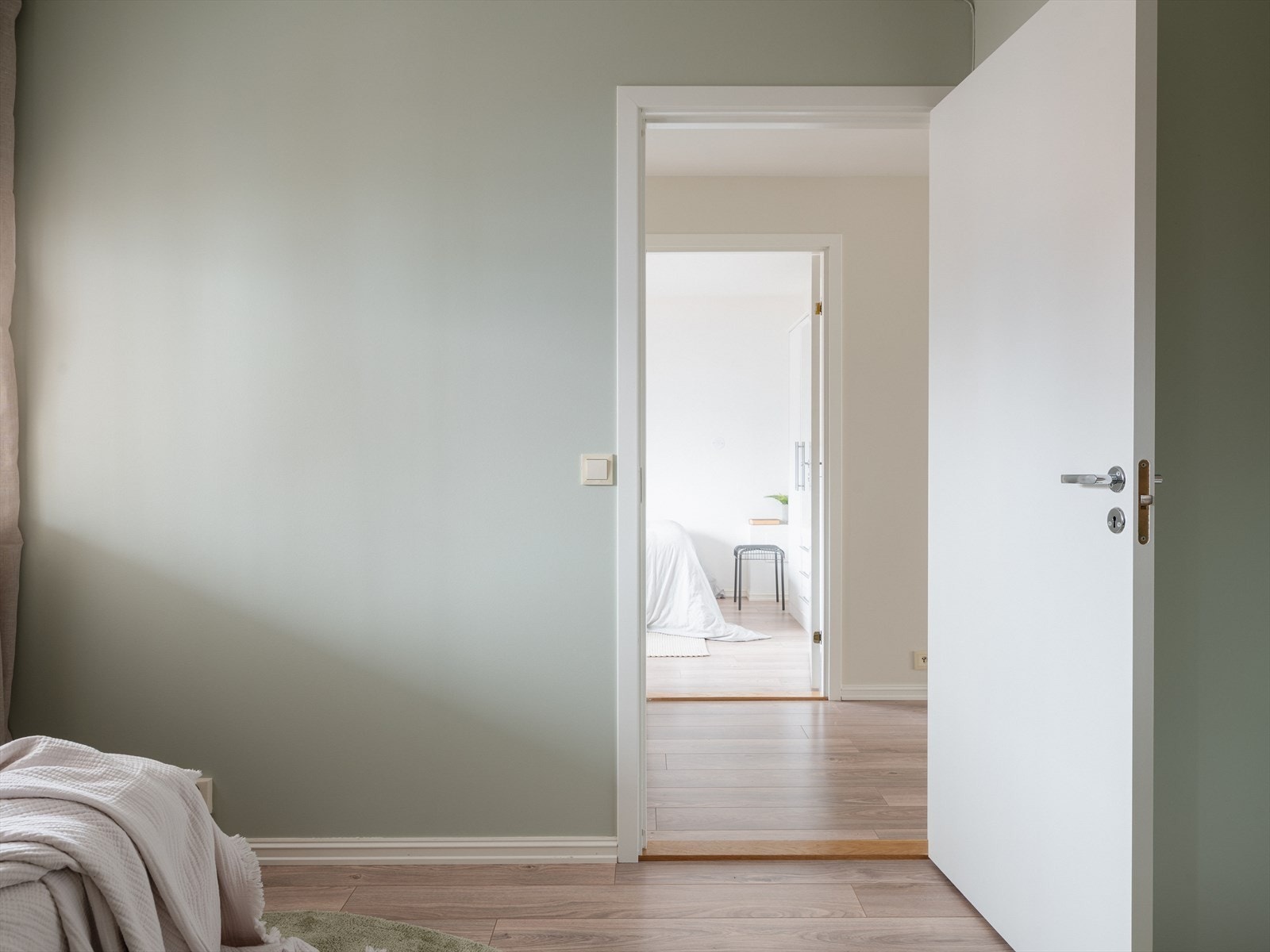 Også dette soverommet vender mot rolig bakgård Galleribilde