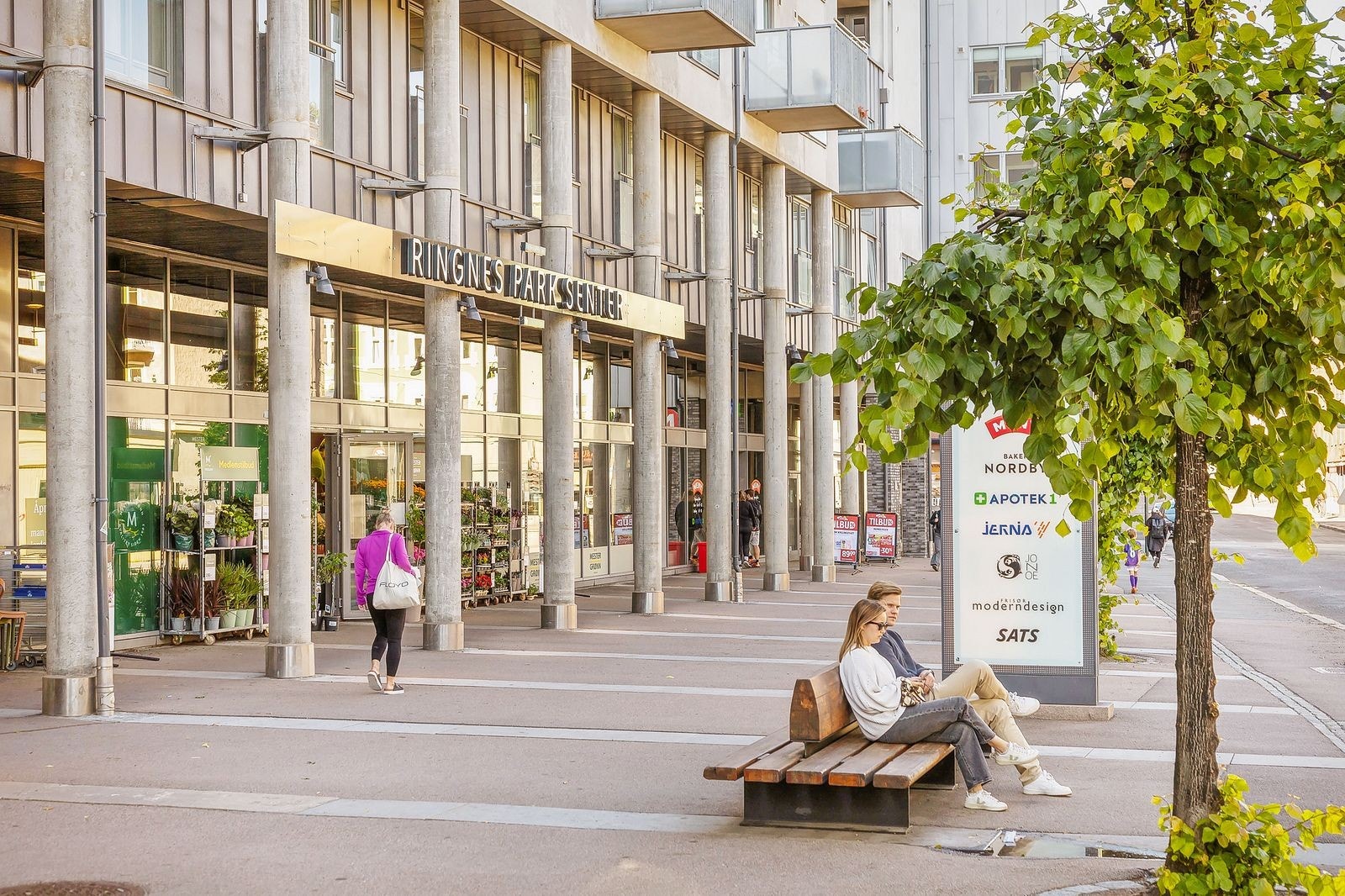 På Ringes Park Senter finner du en ny-åpnet Meny butikk, apotek, Baker Nordby, Mester Grønn m.m. Galleribilde