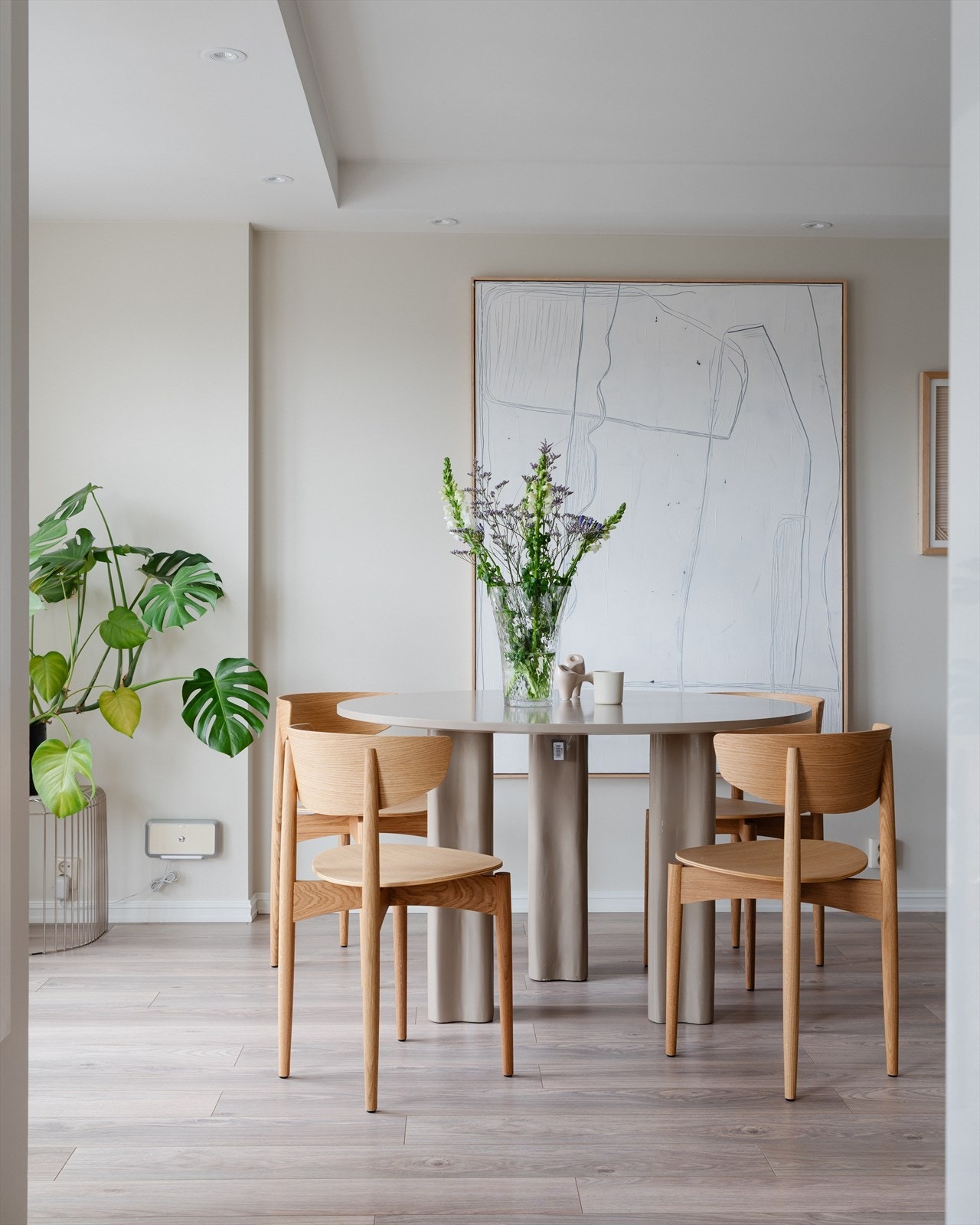 Lys og trivelig spisestue hvor du har god plass til langbord Galleribilde