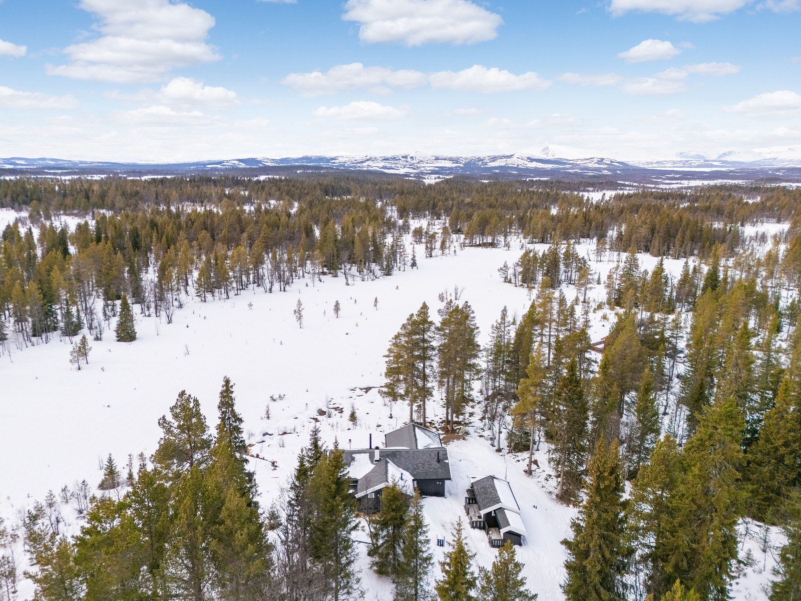 På vinteren er skiløypene like i nærheten. Løypene kobler seg videre inn mot Golsfjellet og innlandet. Galleribilde