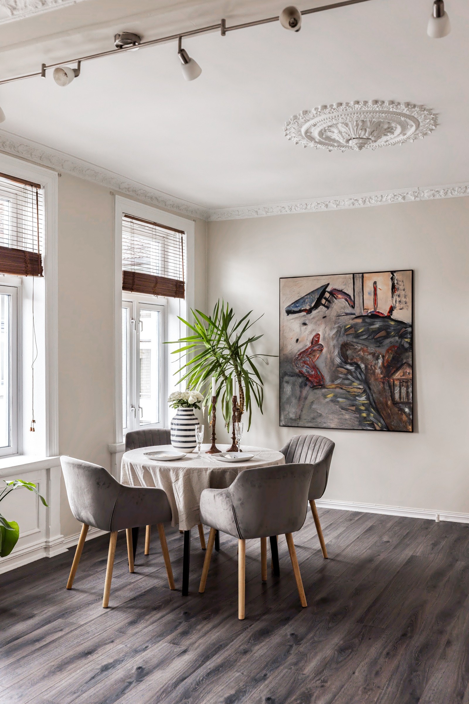 Selger har i sin eiertid lagt nye gulv i hele boligen. Galleribilde