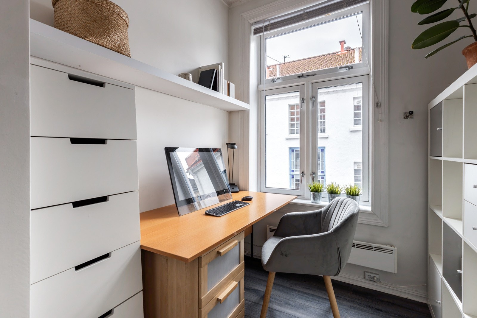 I tillegg til tre soverom er det også et rom som i dag er innredet som kontor. Galleribilde