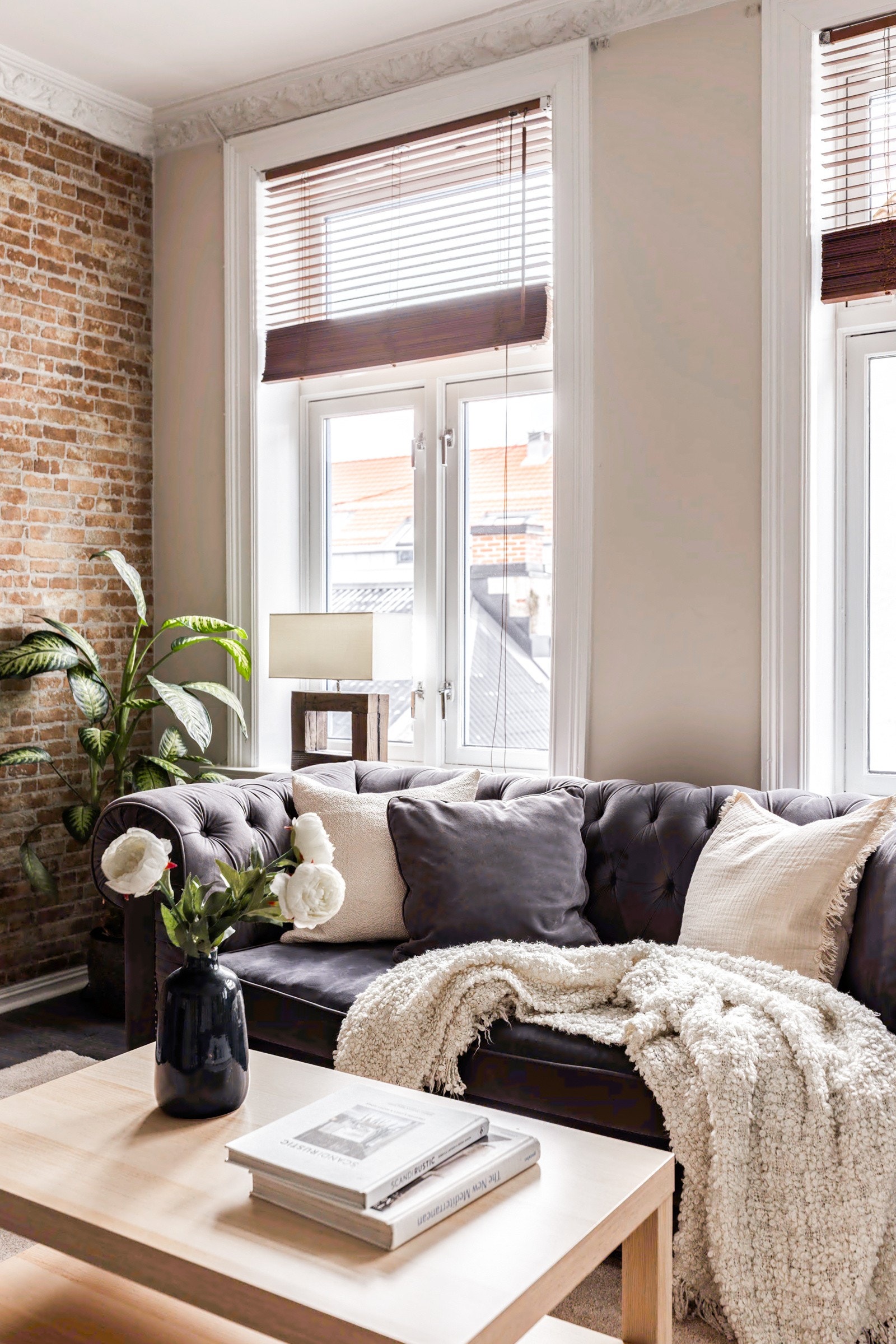 Stuen kan innredes med en romslig og behagelig sittegruppe. Galleribilde