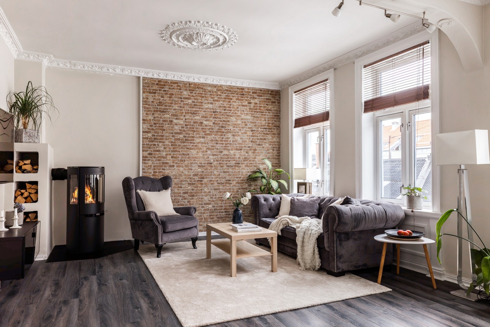 Fllisfeltet på stueveggen gir en helt unik atmosfære. Galleribilde