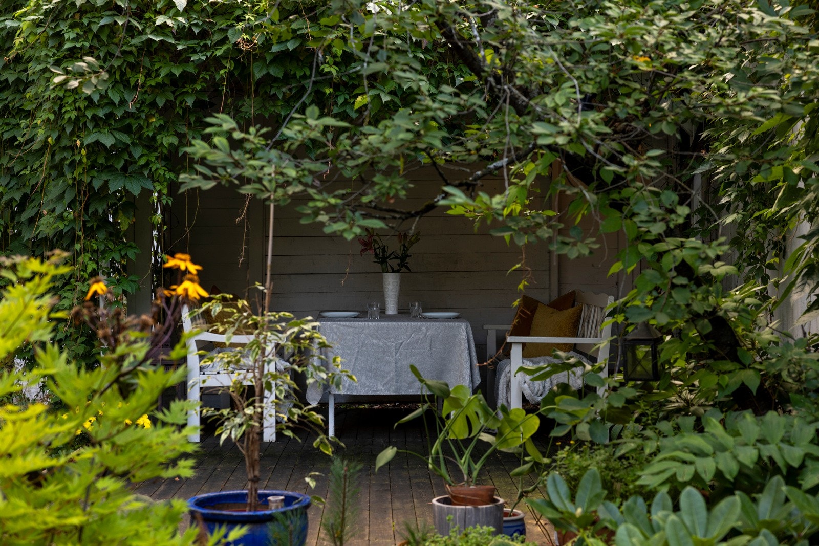 Utearealene legger til rette for hyggelige stunder på varme sommerkvelder. Galleribilde