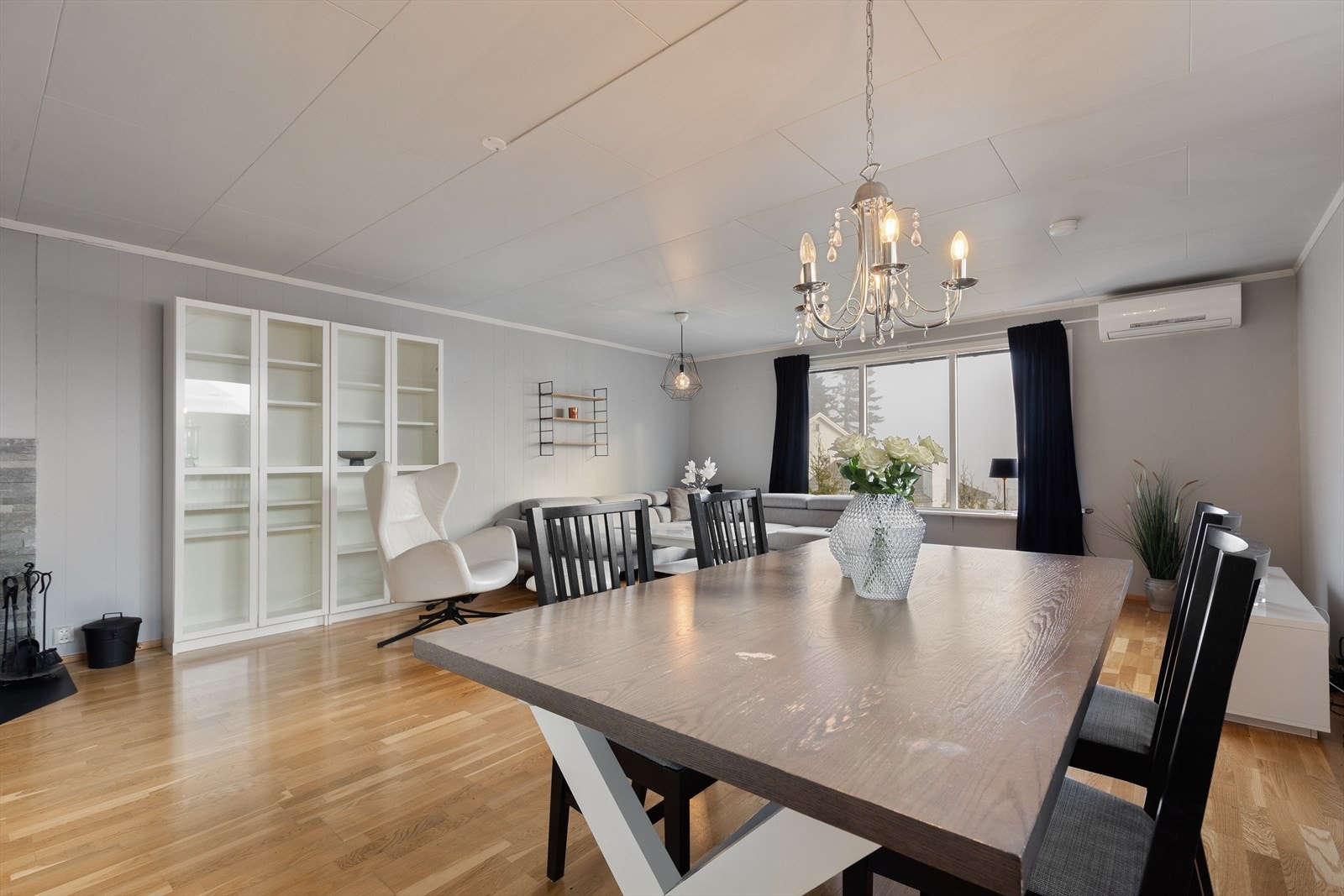 God plass til sittegruppe og sofagruppe, samt ønska møblement. Galleribilde