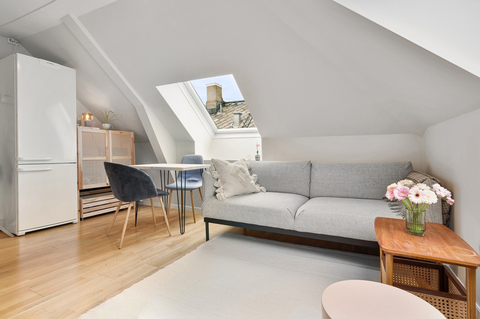 Her får man plass til en hyggelig sittegruppe og spisegruppe. Galleribilde