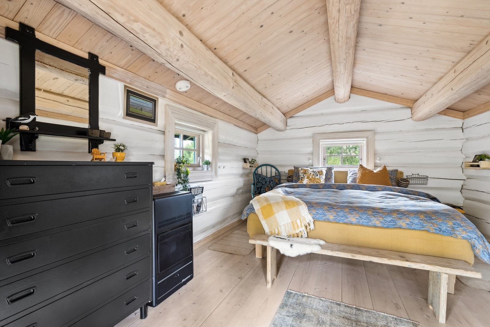 I koia er det installert vedovn til oppvarming som gir ekstra hygge. Galleribilde