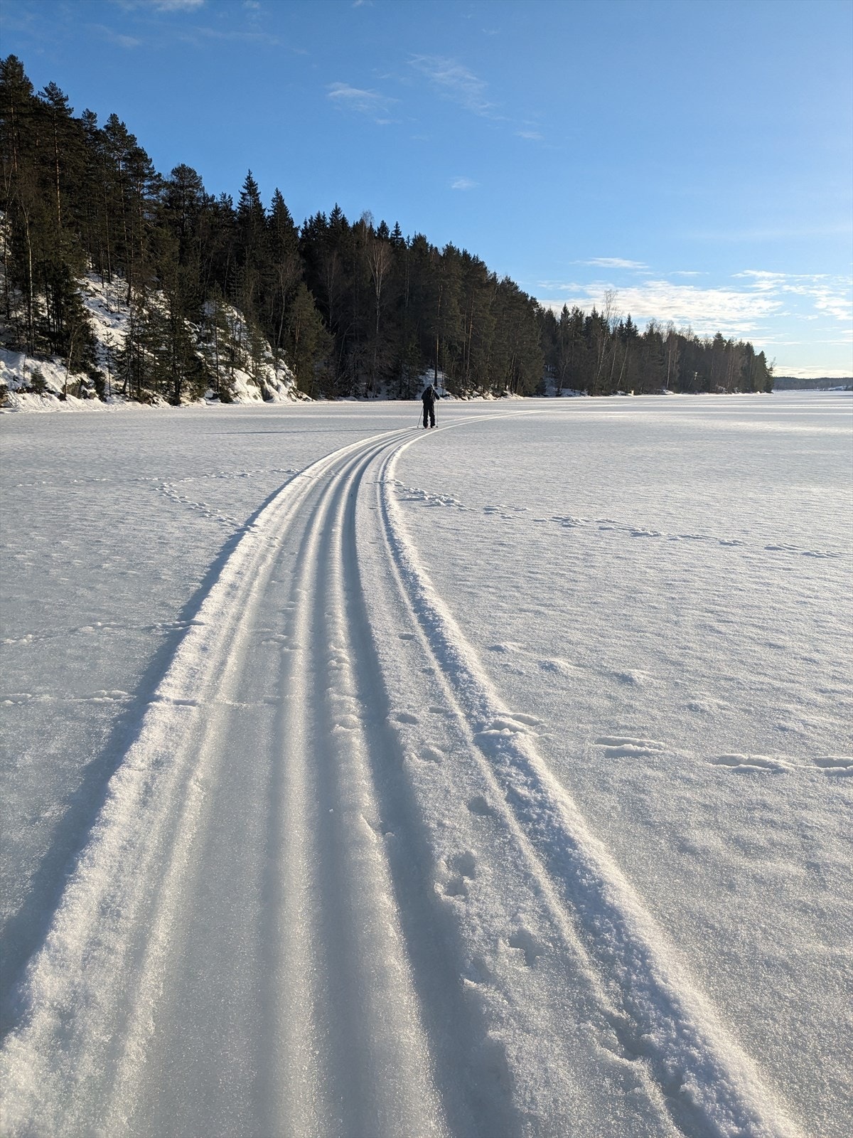 På vinteren er det milevis med skiløyper og mulighet for å gå på skøyter og fiske. Selgers private bilde. Galleribilde