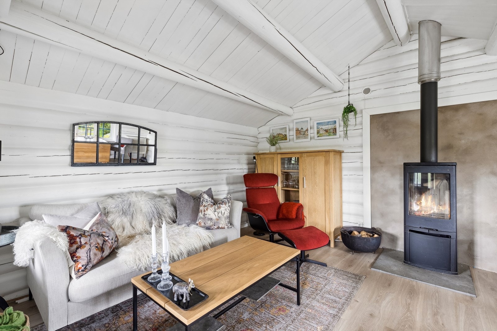 Sett deg godt til rette og la skuldrene senke seg til lyden av fuglekvitter. Galleribilde