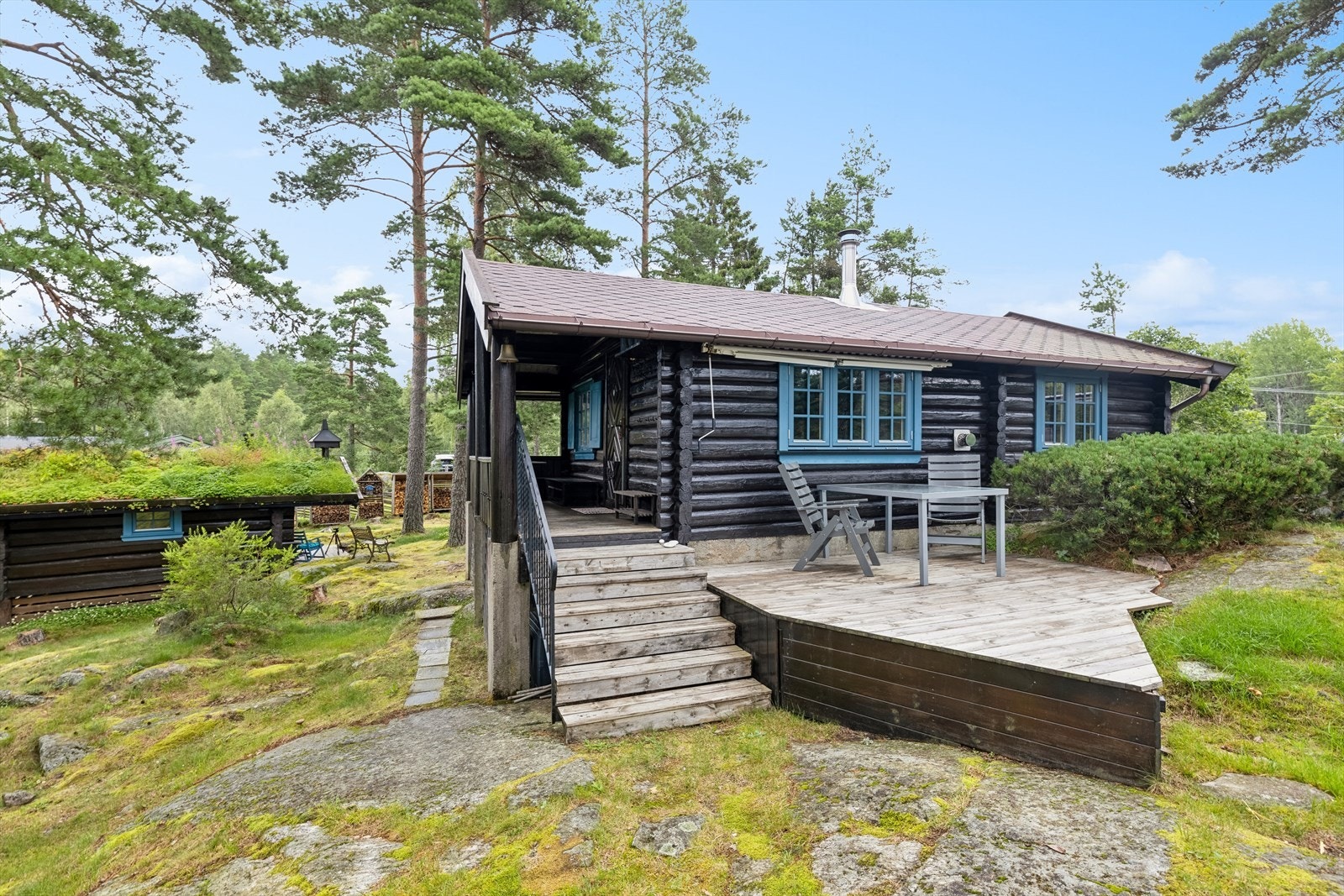 Koselig terrasse i tilknytning til inngangspartiet. Galleribilde