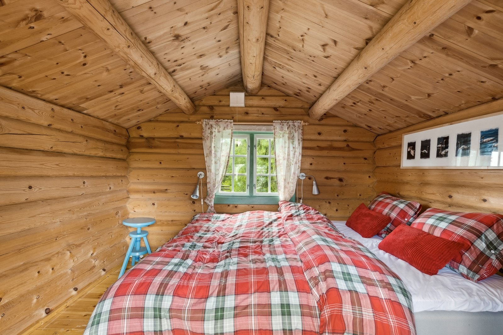 Ekstra soveorm om behovet skulle melde seg. (Enkelt å ommøblere om man skulle trenge ekstra sengeplass). Galleribilde