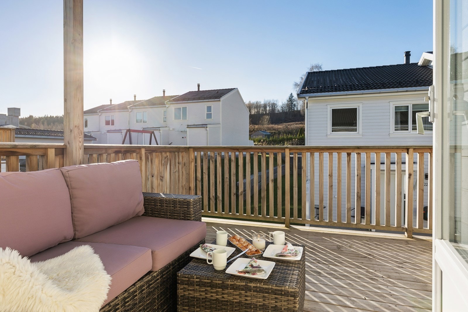 Solrik veranda mot vest på ca. 10 kvm Galleribilde