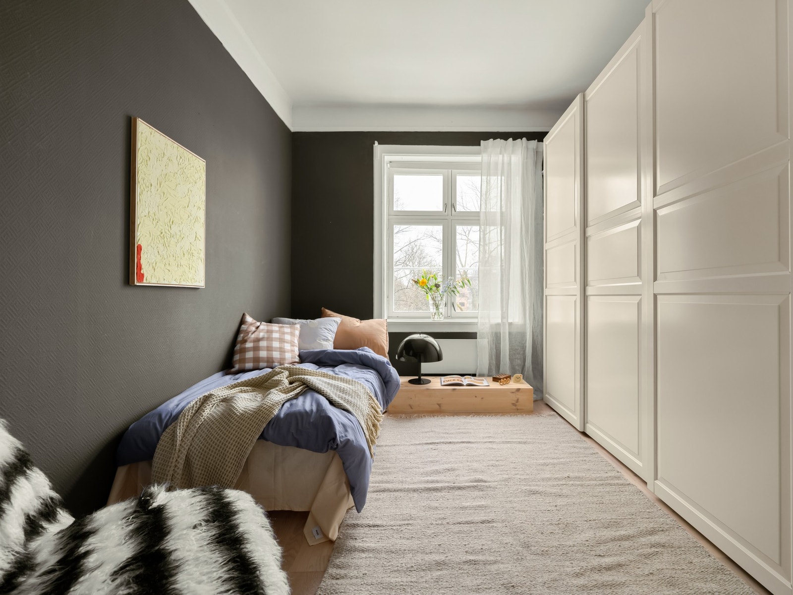 Dette rommet har rikelig med garderobeplass. Galleribilde