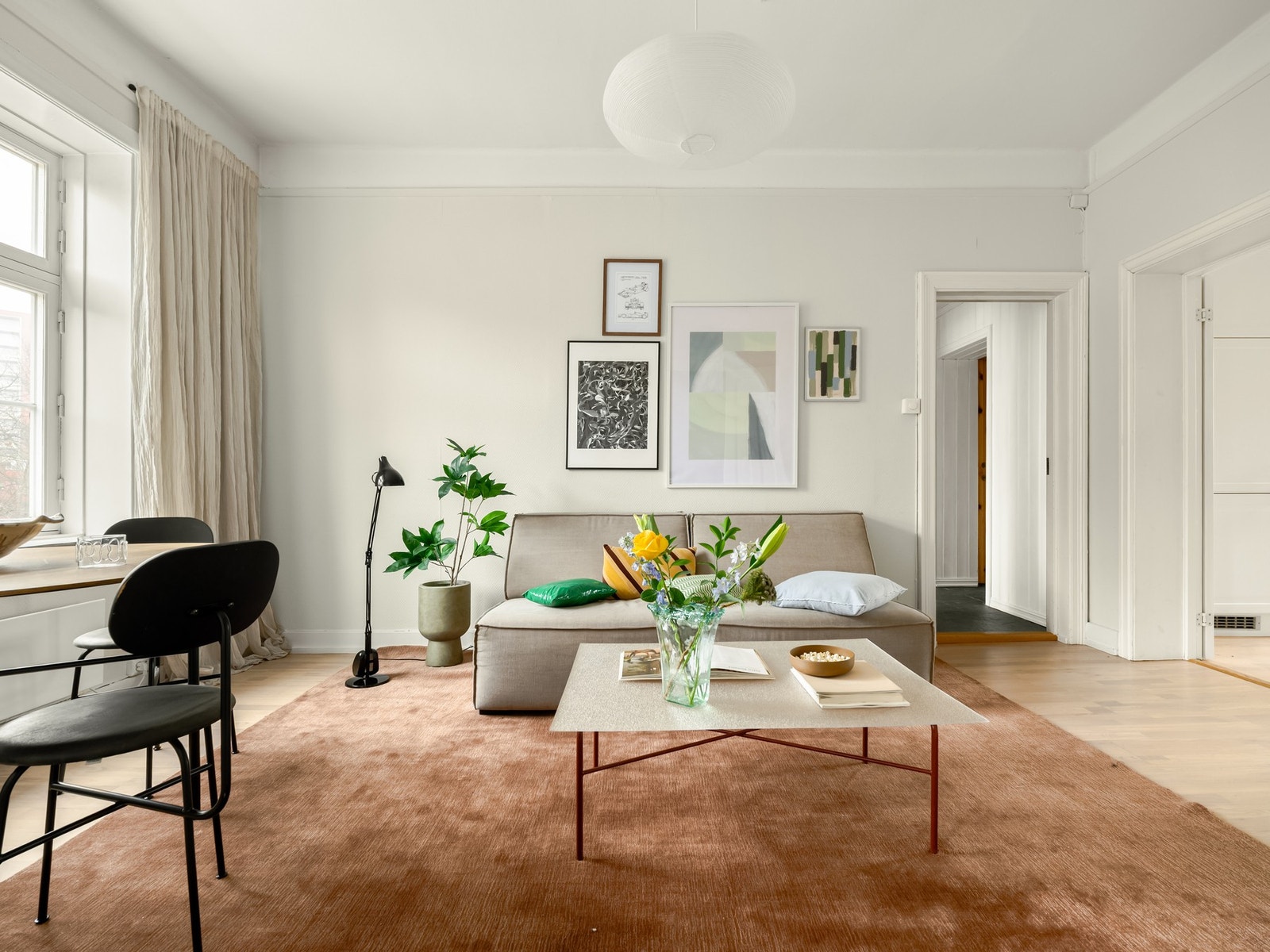 Vi starter i stuen. Galleribilde