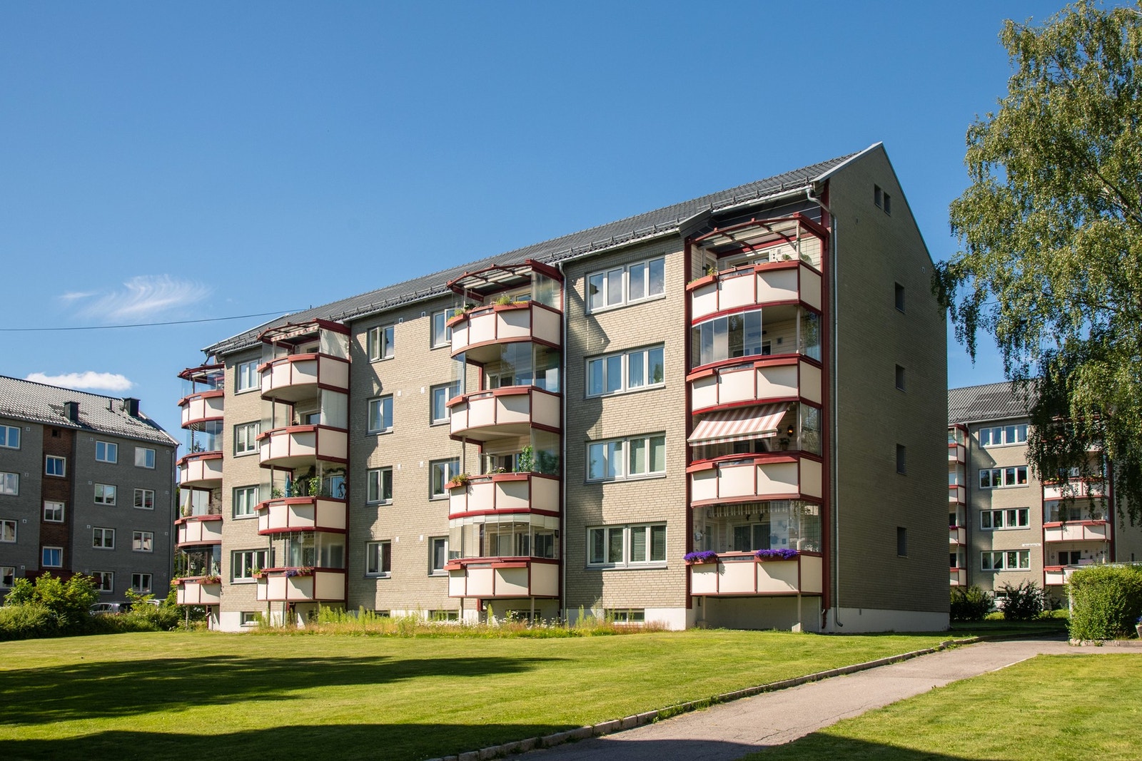 Borettslaget er attraktivt og barnevennlig, med marka i umiddelbar nærhet samt kort vei til kollektivtransport, skoler, barnehager, badeplasser, skøytebane og skiløyper. Galleribilde