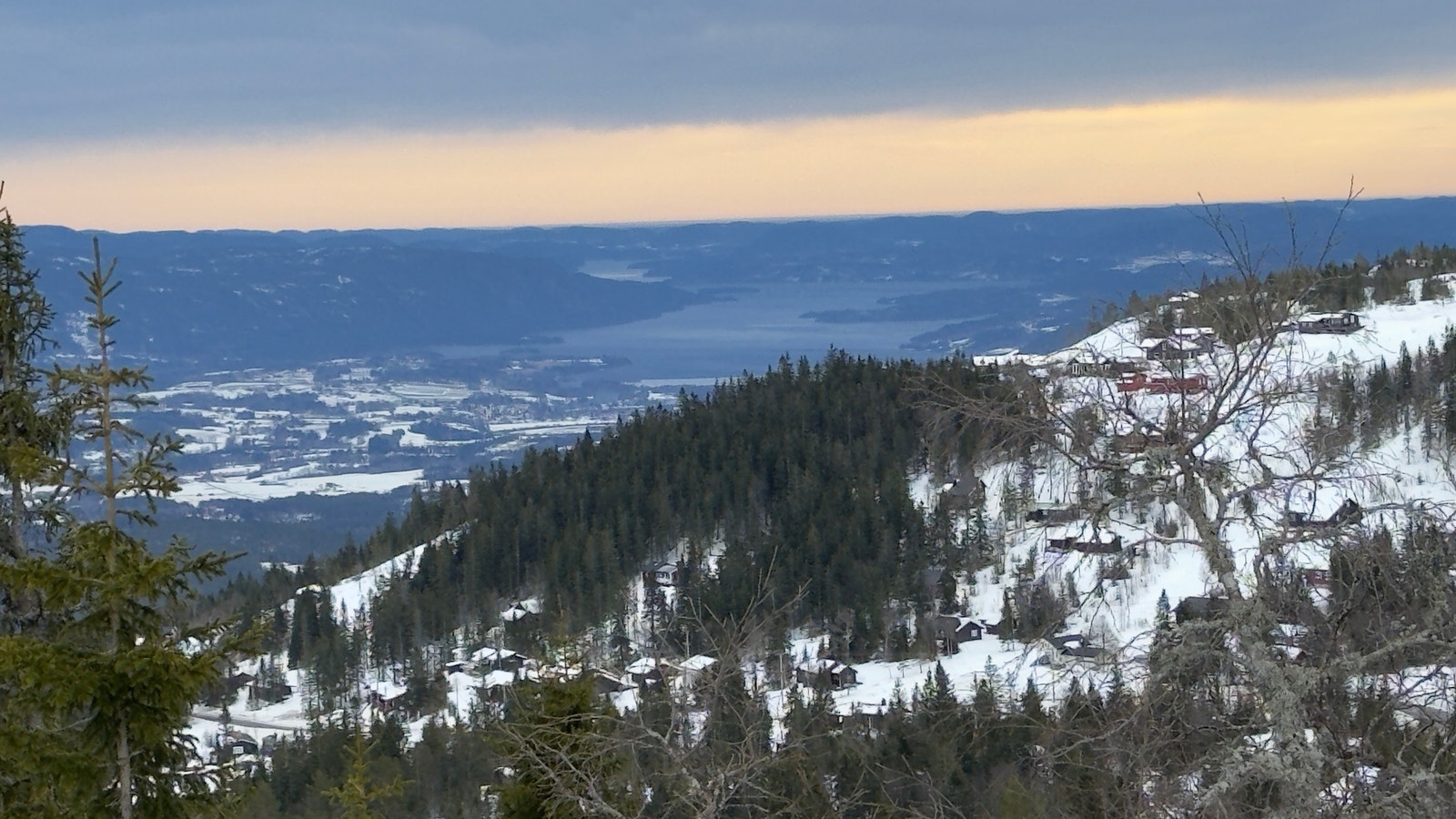 Utsikt fra tomta. Galleribilde